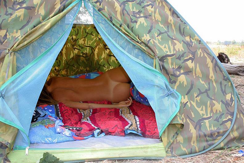 Русское Порно В Лесу В Палатке
